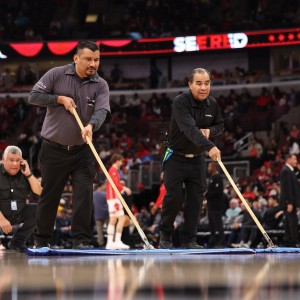 官方：因场地出现冷凝水而延期的公牛vs热火将于1月30日重赛