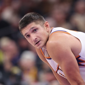 开云体育-没有奇迹！太阳最后2秒后场发长传 阿伦翻身绝平三分没能命中