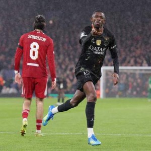 2-0！登贝莱双响，金球先生救主，埃基蒂克重伤，巴黎双杀利物浦