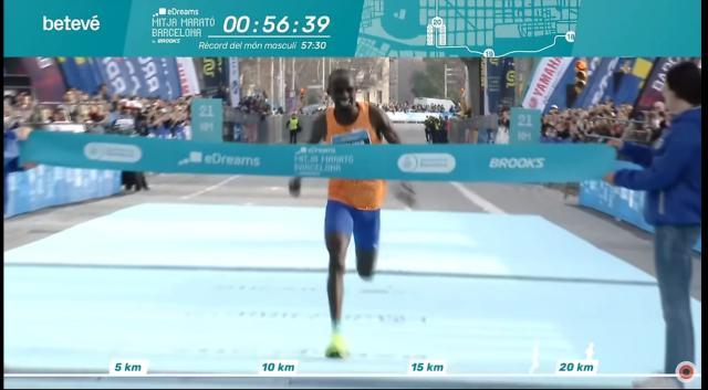 1739717156423018865.jpg 半马.jpg